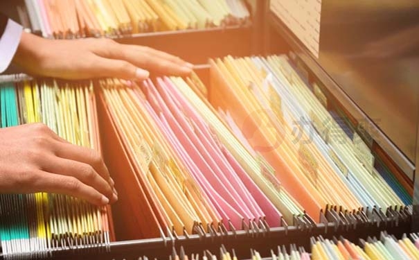 档案自持三四年应该如何处理？